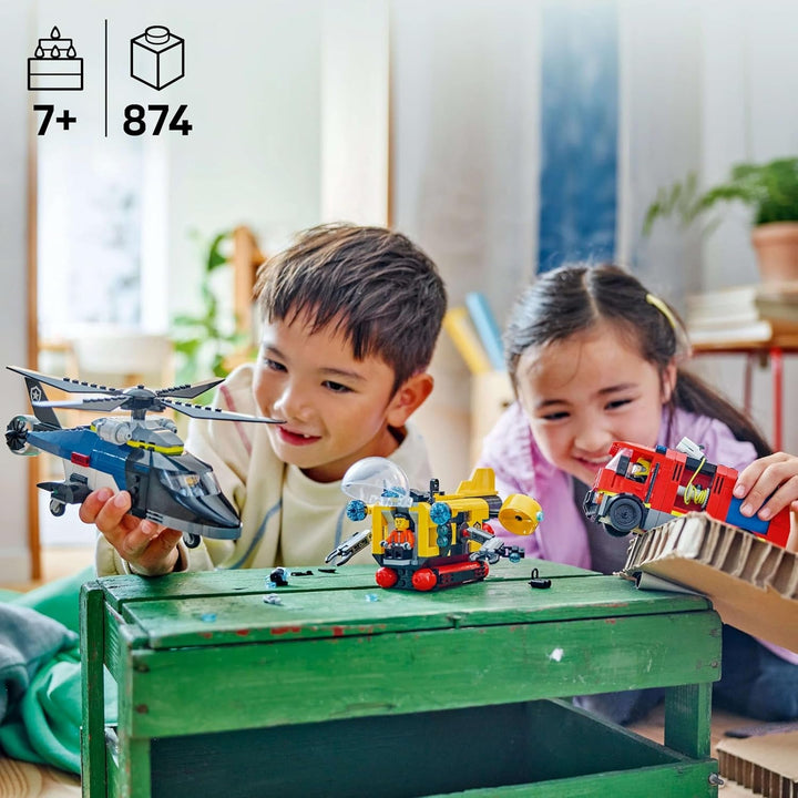 Set combinat LEGO City cu elicopter, mașina leului și submarin și 3 minifigurine - vehicule de jucărie construibile pentru băieți și fete de la 7 ani - cadou de ziua de naștere și de vacanță 60462