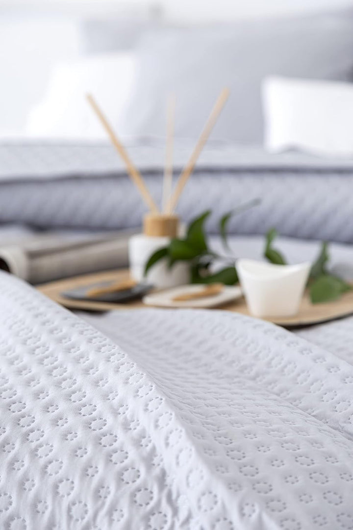 Cuvertură de pat Todocama Fine Boutique cu motiv Piqué, pentru primăvară, vară, toamnă și iarnă, 100% microfibră foarte moale, cuvertură multifuncțională, 140/150/160-250 X 260 cm, gri deschis Paturi si Cuverturi Besuche den Todocama-Store