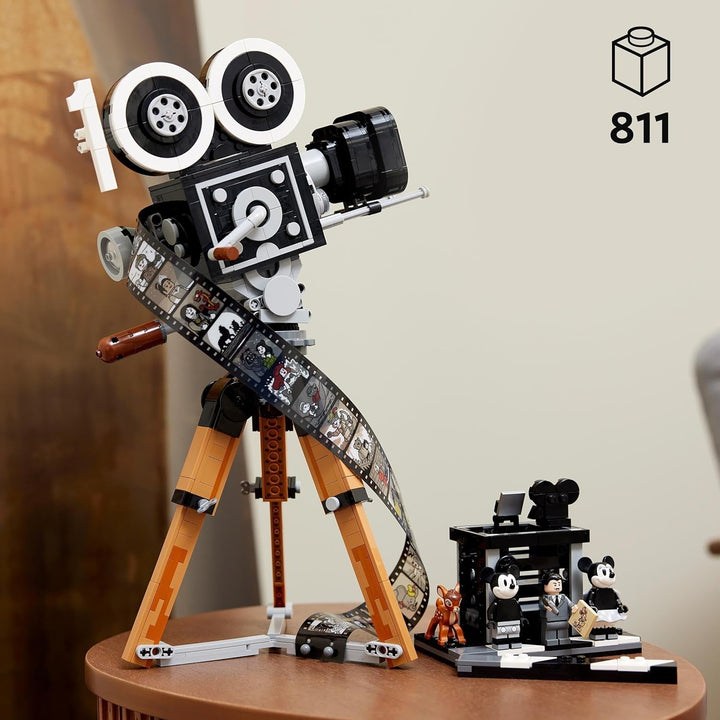 LEGO | Disney Camera - Tribute to Walt Disney, Set pentru adulți cu mini figurine Mickey și Minnie Mouse, figurine Bambi și Dumbo, Cadou pentru femei, bărbați și fani, Expoziție 43230
