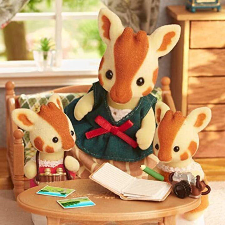 Sylvanian Families 5639 Familia Giraffe - Figuri pentru casa de păpuși
