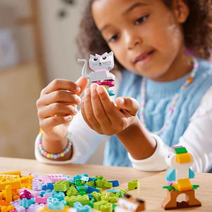 LEGO Classic Creative Animals, cutie cu cărămizi colorate, construiește figurine de animale din cărămizi precum câine, pisică, iepure, hamster și pasăre, jucărie de construcție pentru băieți și fete de la 5 ani 11034