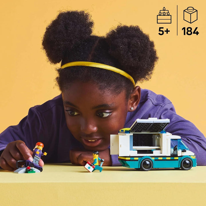 LEGO City Ambulanță - jucărie cu 2 minifigurine (skateboarder și șofer) - jucărie educativă pentru băieți și fete de la 5 ani - idei de cadouri pentru ziua de naștere și de sărbători 60451