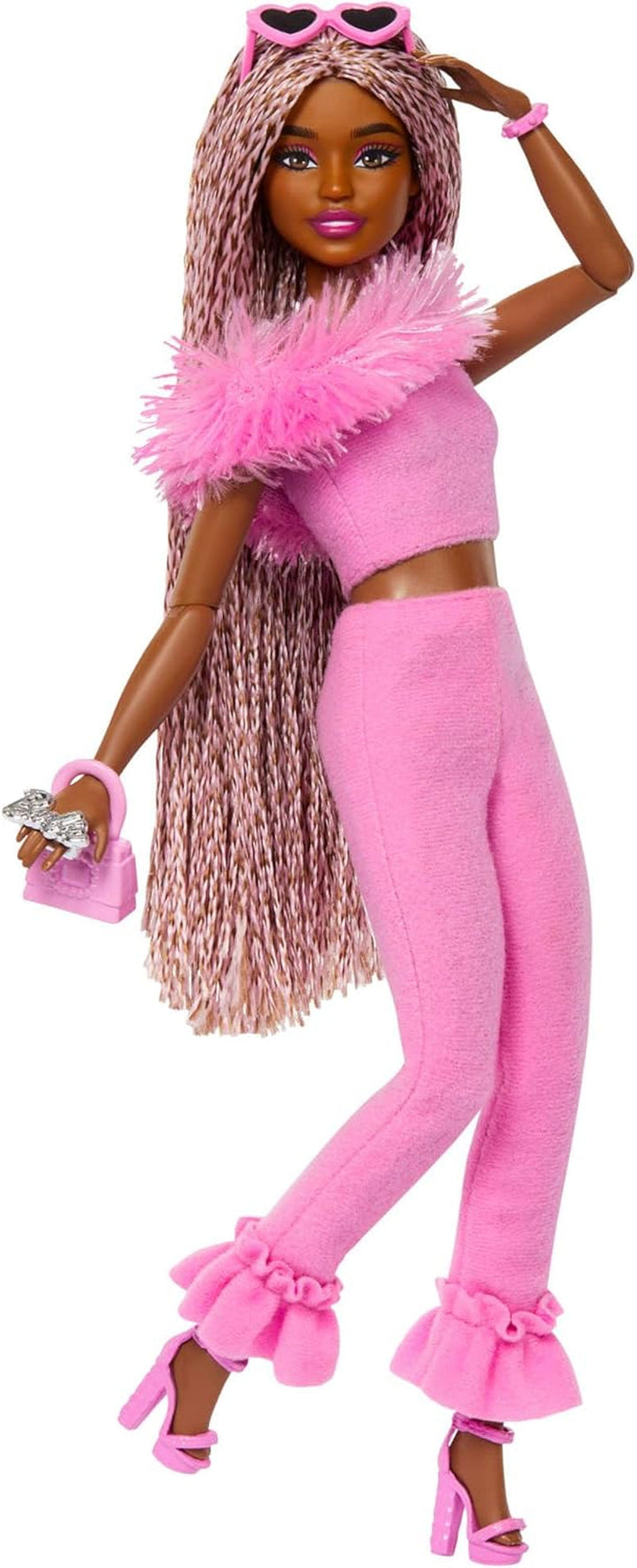 Păpușă Barbie Deluxe Style nr. 3 cu ținută Barbiecore, păr blond în coc înalt, rochie roz pastel cu fundiță supradimensionată și accesorii precum colanți Fishnet, HYV27