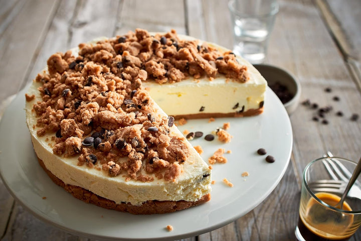 RUF Cookie Dough Cake Ohne Backen, Tortenboden Aus Keksteig Mit Frischkäse-Creme Und Schokoladenstückchen, Inkl. Kuchenform, 1X325G