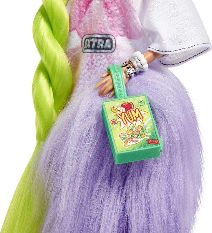 Barbie HDJ44 - Păpușă extra #11 în tricou supradimensionat și jambiere cu papagal de companie, păr verde neon extra lung și accesorii, articulații flexibile, cadou jucărie pentru copii cu vârsta de peste 3 ani