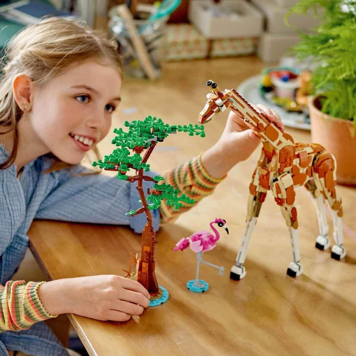 LEGO Creator 3In1 Animal Safari, set creativ cu figurine de animale, 3 opțiuni de construcție: Girafă de jucărie, gazelă și leu, animale de jucărie pentru fete și băieți, cadou natural pentru copii cu vârsta de 9+ 31150