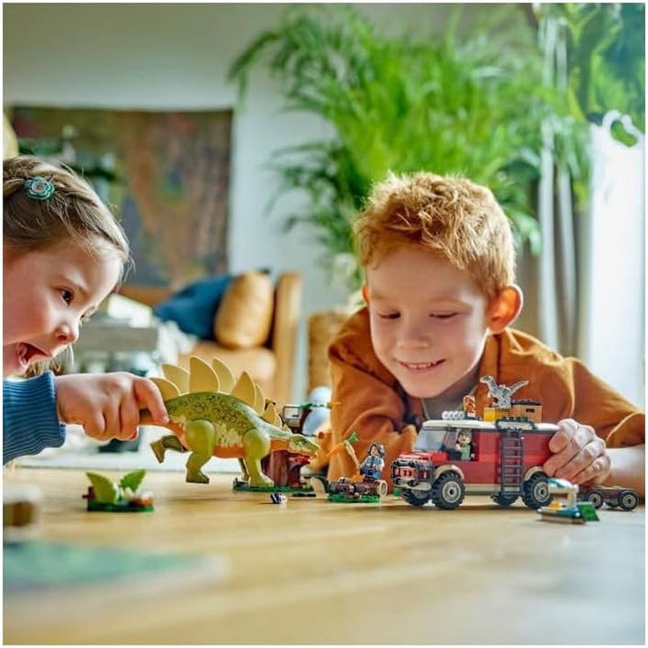 LEGO Jurassic World Dinosaur Missions: Discovery Of The Stegosaurus, Adventure Playset pentru băieți și fete de la 6 ani în sus, cadou pentru fanii lui Ben și Sammy 76965