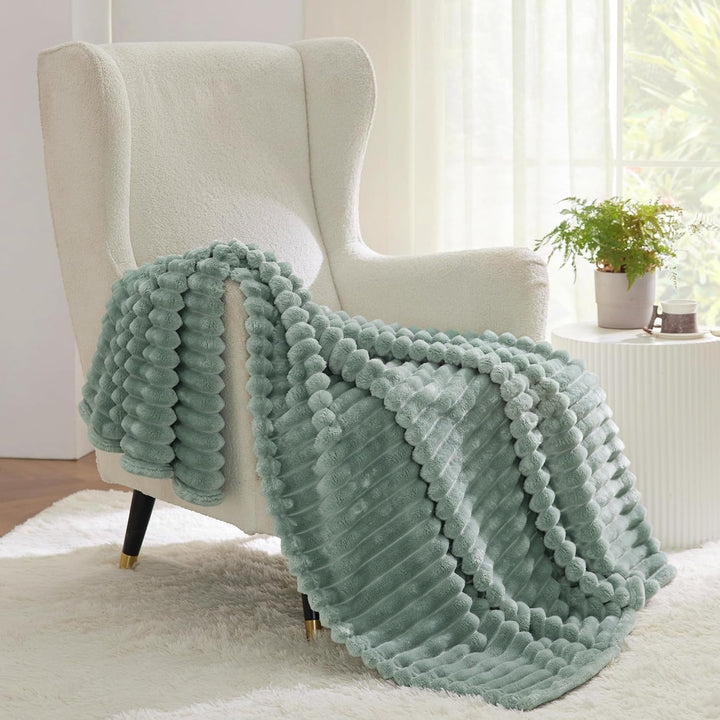 BEDSURE SalbeigrÃ¼n Fleece-Ãœberwurfdecke FÃ¼r Couch â€“ Superweiche, GemÃ¼tliche Decken FÃ¼r Frauen, Niedliche Kleine Decke FÃ¼r MÃ¤dchen, 127 X 152 Cm