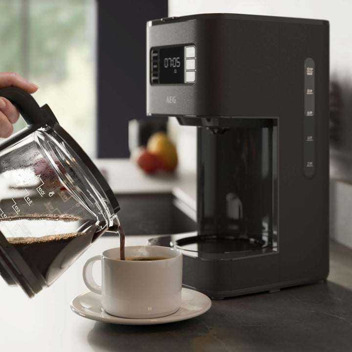 AEG filtru de cafea Deli 5 Cu ulcior de sticlă | 1,25 L | Cronometru programabil | Funcție de menținere la cald | Oprire automată | Indicator nivel apă | 1000 wați | 2-10 cești | Anti-picurare | Antracit | CM5-1-6AN