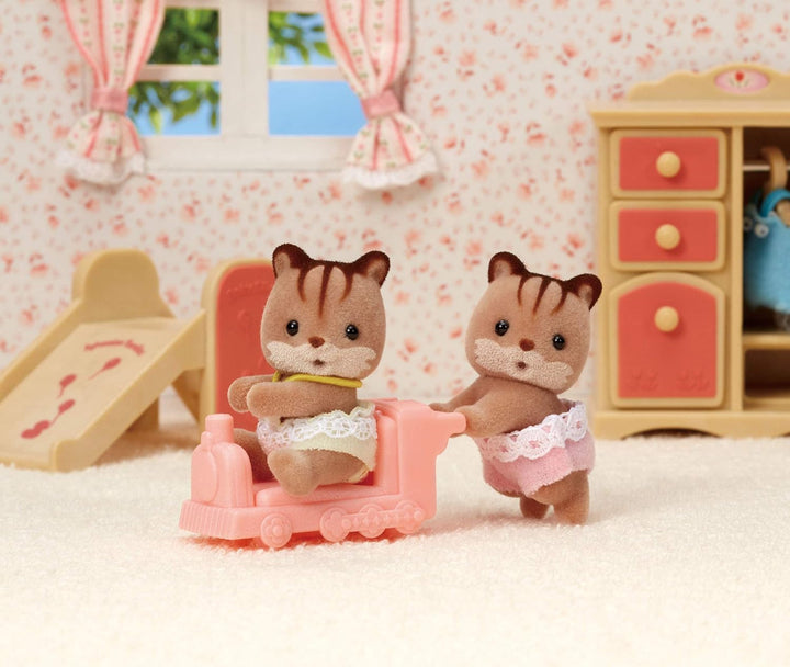 Sylvanian Families L5421 Figurine cu gemeni veveriță din nuc pentru casa de păpuși