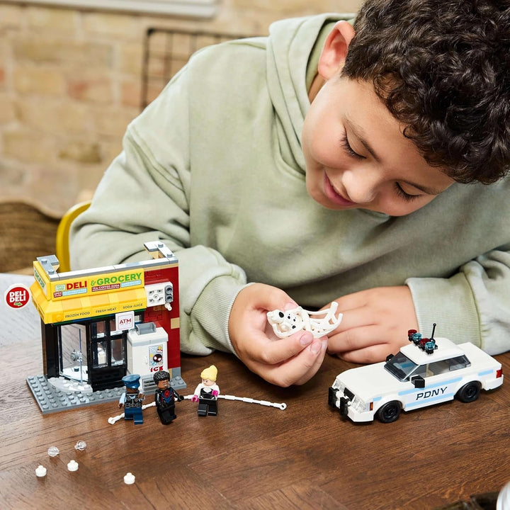LEGO Marvel Spider-Verse: Miles Morales Vs. Spot - Set de joacă pentru supereroi cu mașină de jucărie - 4 minifigurine și mini-market - Cadou pentru băieți și fete cu vârsta de 9+ 76311