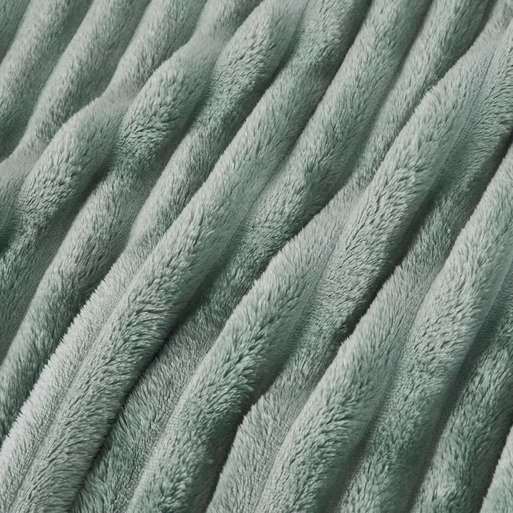 BEDSURE SalbeigrÃ¼n Fleece-Ãœberwurfdecke FÃ¼r Couch â€“ Superweiche, GemÃ¼tliche Decken FÃ¼r Frauen, Niedliche Kleine Decke FÃ¼r MÃ¤dchen, 127 X 152 Cm