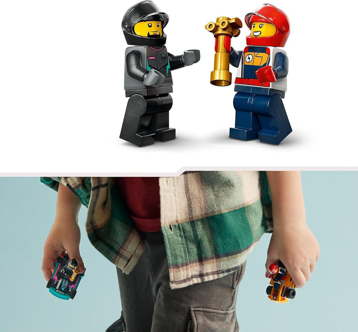 LEGO City Go-Karts cu piloți, set cu 2 minifigurine de piloți și mașini de curse, jucărie pentru mașini de la 5 ani pentru băieți și fete, cadou distractiv pentru copii 60400