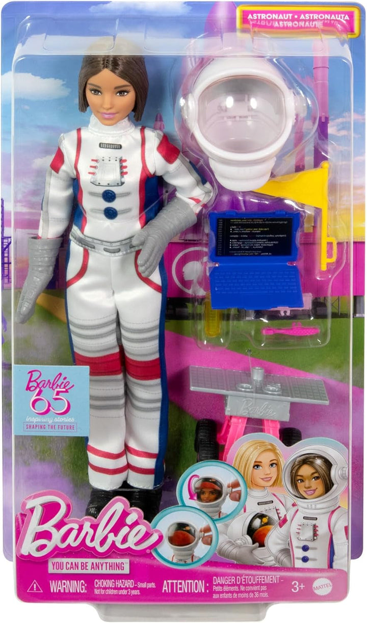 Barbie 65th Anniversary Doll și 10 accesorii, set astronaut cu păpușă brunetă, Rover cu roți, cască spațială cu vizor personalizabil și multe altele, HRG45