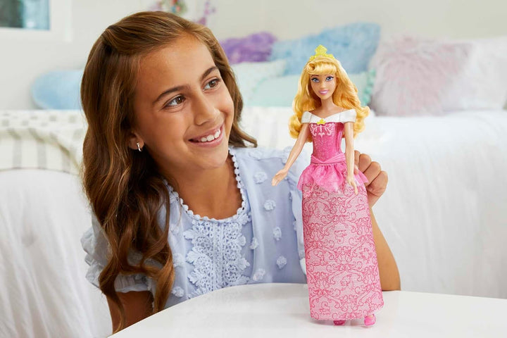 Mattel DISNEY Prințesa Aurora - păpușă cu ținută tipică, pantofi detașabili și diademă, top strălucitor și fustă detașabilă cu model, păr lung de coafat, HLW09