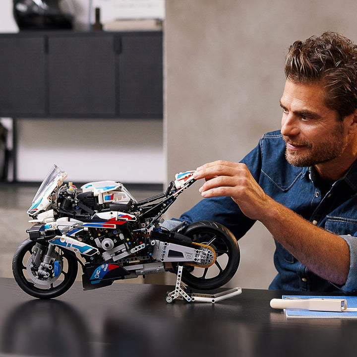 Model de motocicletă LEGO Technic BMW M 1000 RR, kit model pentru adulți, set ca un cadou pentru artizanat pentru bărbați și femei, ca decor pentru casă sau birou 42130