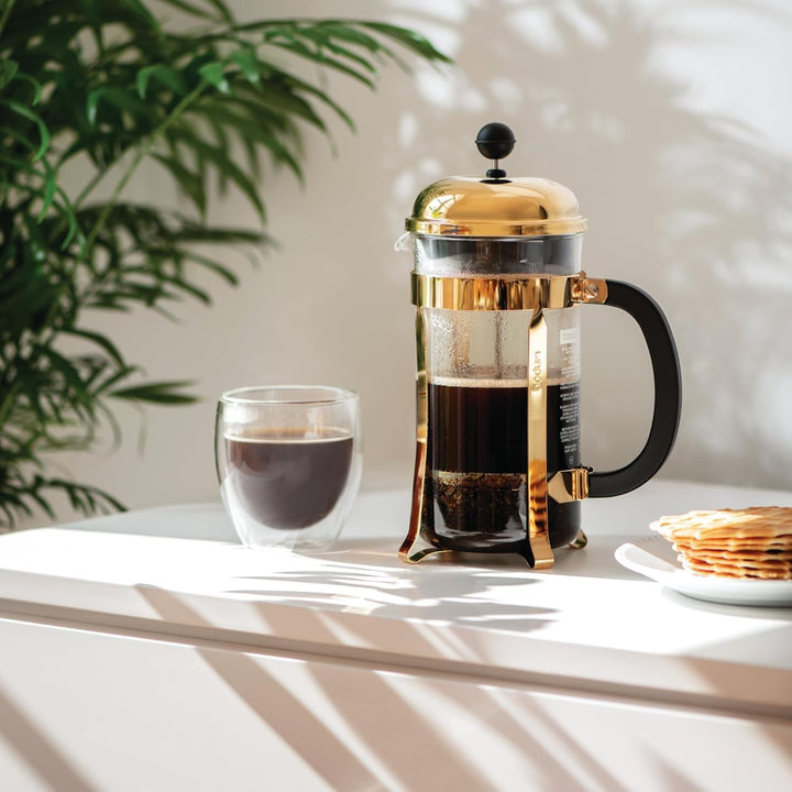 Cafetieră Bodum French Press Chambord - 1L / 8 căni Gold - Sticlă rezistentă la căldură și filtru din oțel inoxidabil - Cafetieră fără BPA, potrivită pentru mașina de spălat vase - Fabricată în Portugalia