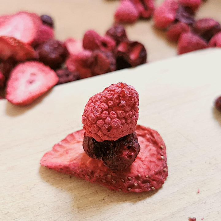 Freeze Dried Fruit Red Fruit Mix | XL 300g Freeze Dried Strawberries Raspberries Sour Cherries Dried Fruit Mix | Freeze Dried Fruit Strawberry Raspberry Sour Cherry | ZingyZoo Produse deshidratate Naty Shop