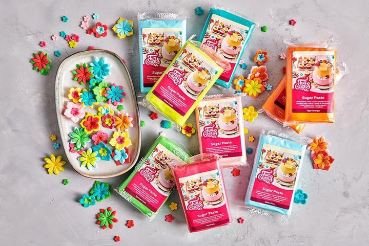 FunCakes Fondant rulat bej natural: ușor de utilizat, neted, flexibil, moale și pliabil, perfect pentru decorarea prăjiturilor, halal, kosher și fără gluten, 250 g Pasta de zahar Naty Shop